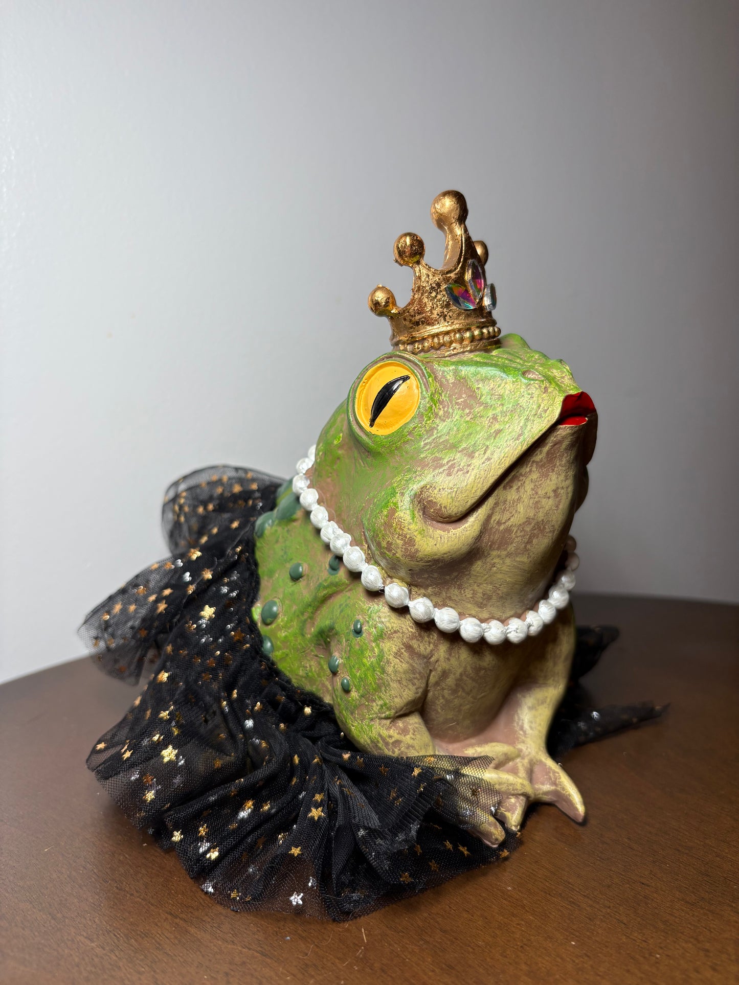 I’m Already A Beautiful Frog, Don’t Kiss Me Statue